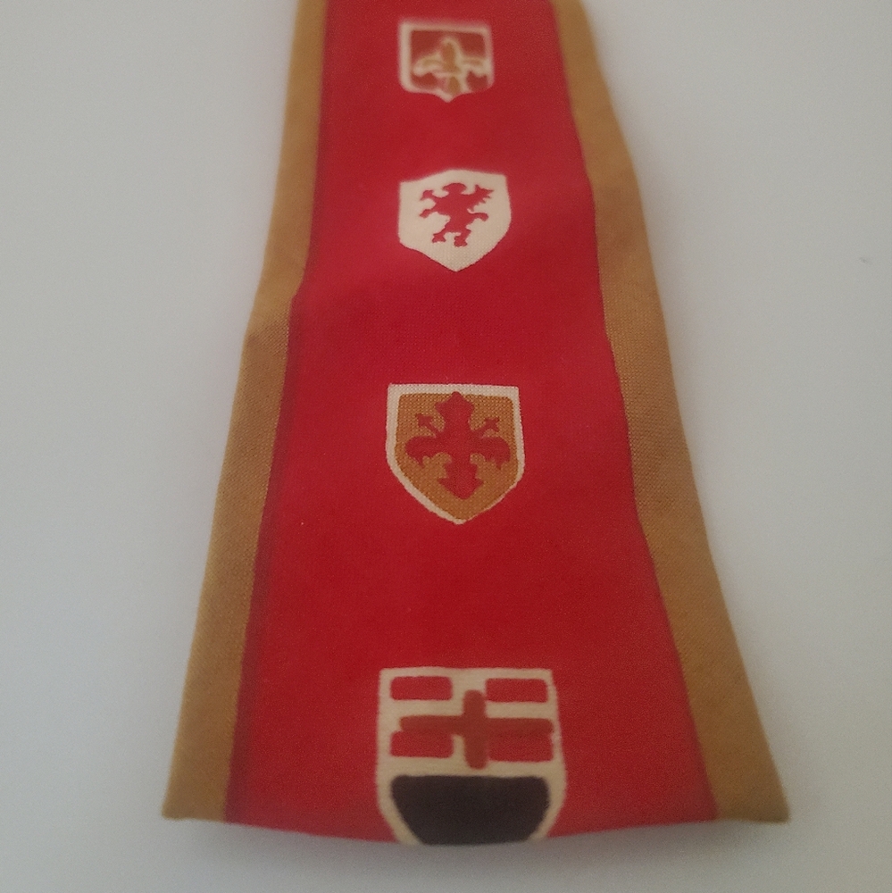 Vintage 1950s Haband Tyrolean SQUARE 2" crest tie 55" red